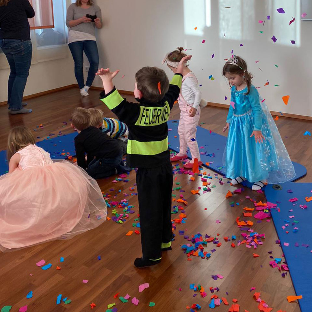 Buntes Treiben mit Konfetti